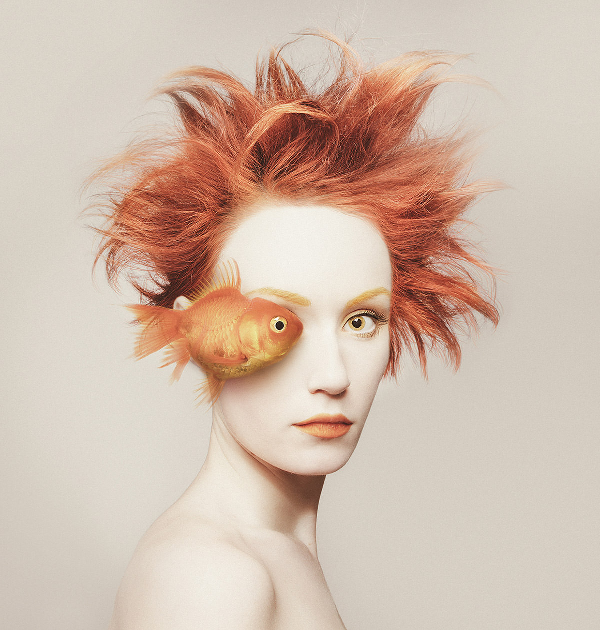 Flora Borsi